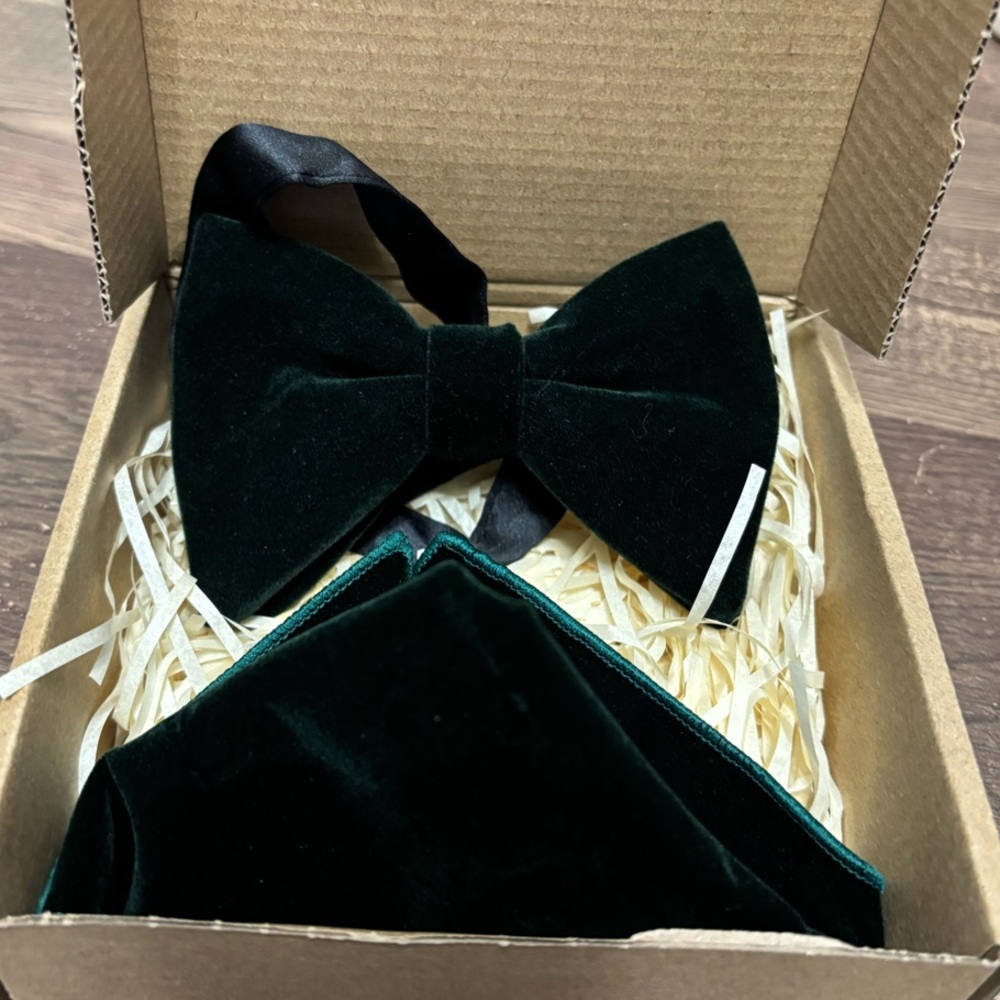 New: Jack & Miles Men's Bow Tie and Pocket Square in Emerald Velvet